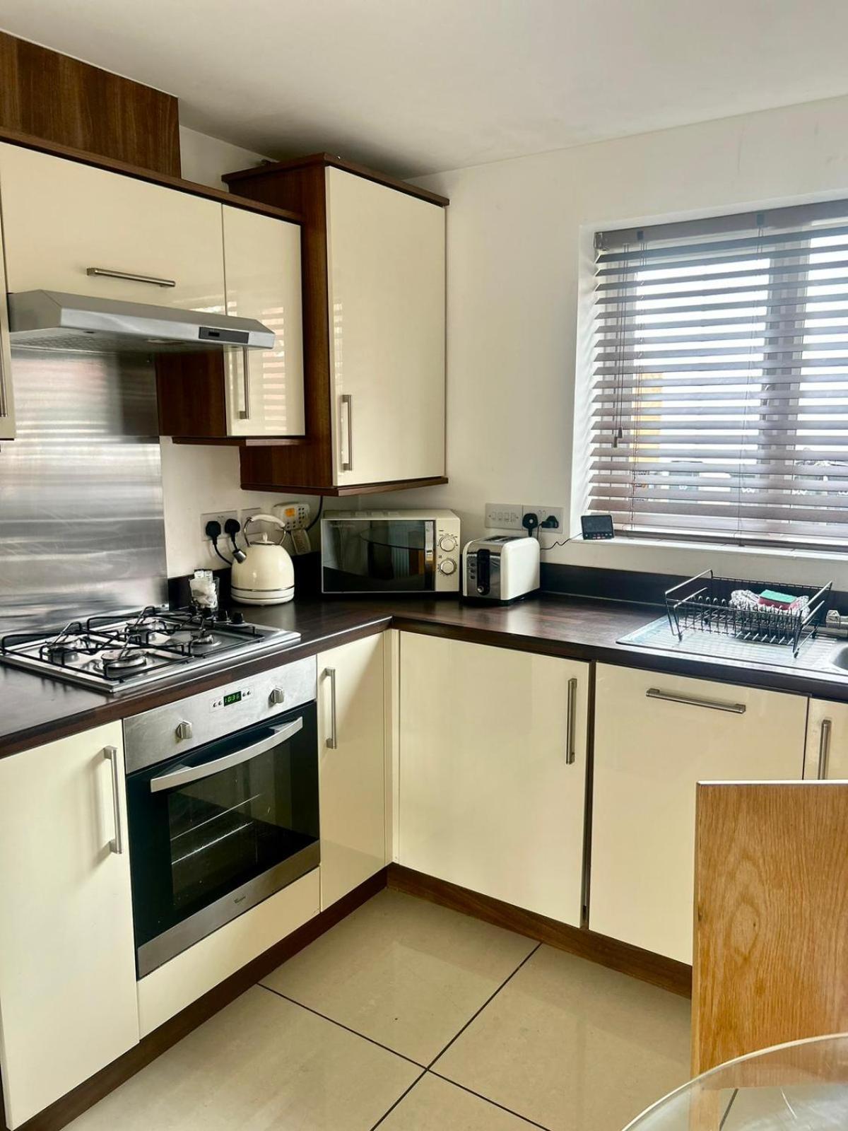 Apartment Trendy 2 Bed Hideaway With Secure Parking