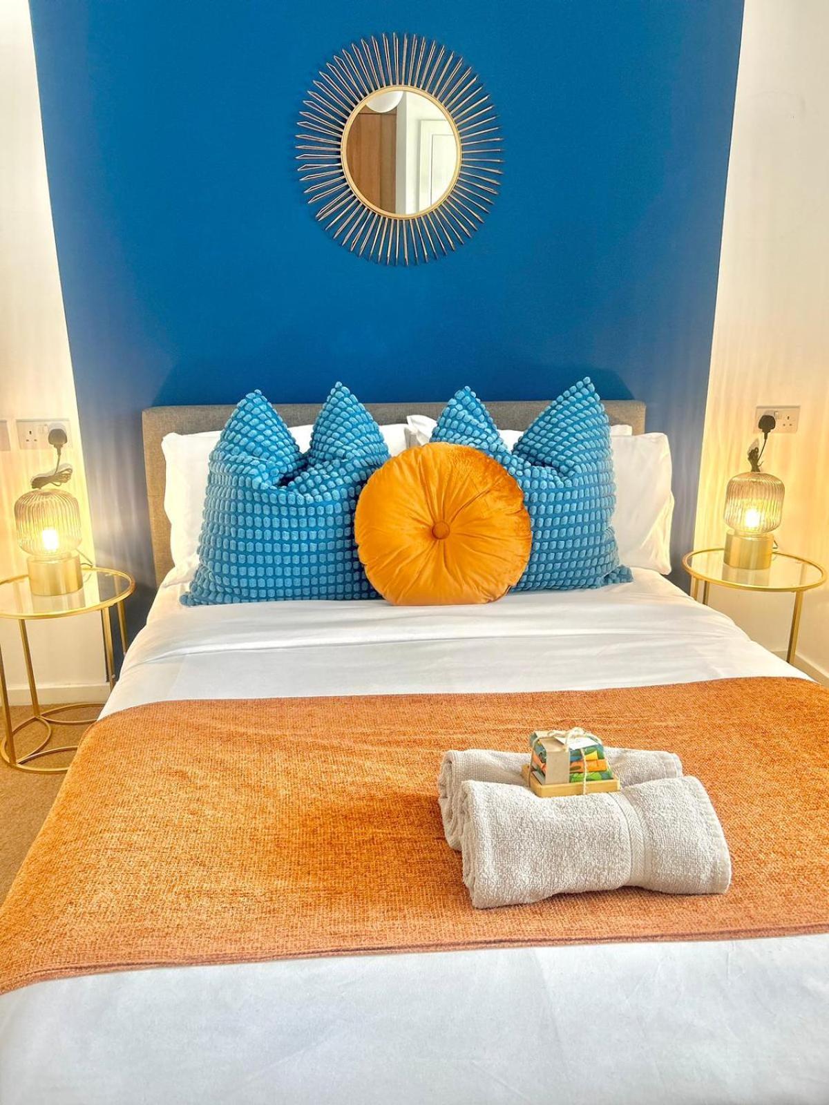 Trendy 2 Bed Hideaway With Secure Parking *