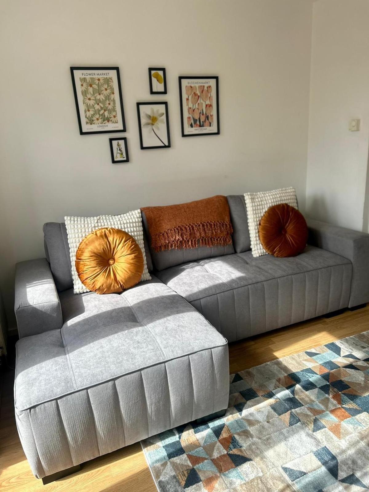 Trendy 2 Bed Hideaway With Secure Parking