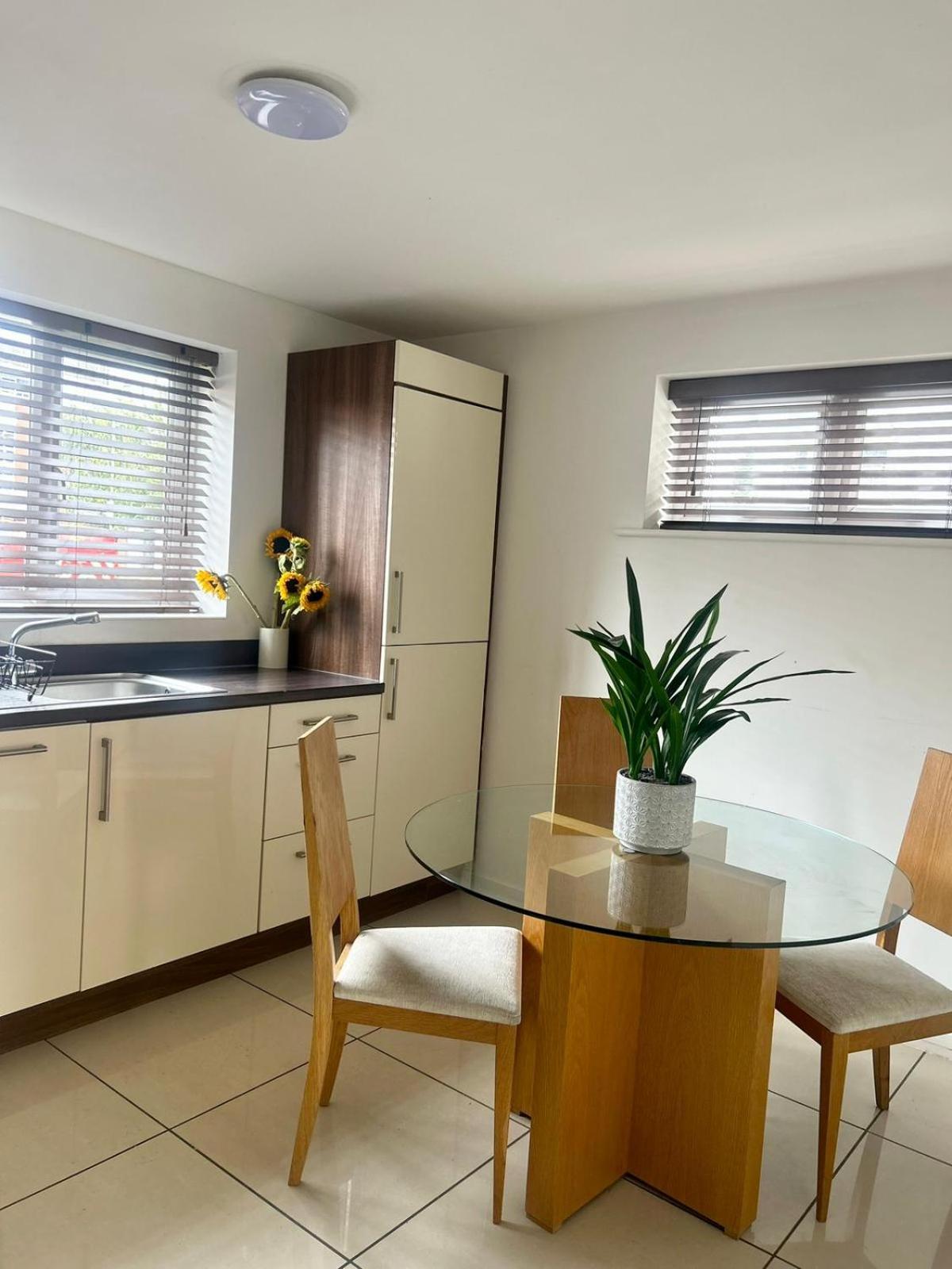 Trendy 2 Bed Hideaway With Secure Parking Apartment Leicester